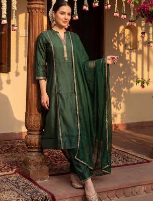 Women Regular Liva Kurta with Trousers & With Dupatta 6
