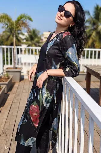 Women Floral Printed Regular Kurta with Trousers