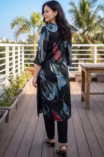 Women Floral Printed Regular Kurta with Trousers