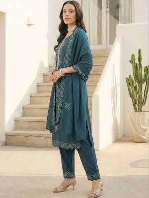 Women Floral Embroidered Regular Thread Work Kurta with Trousers & With Dupatta 3