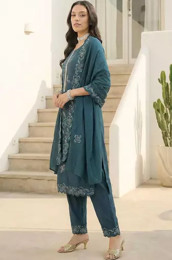 Women Floral Embroidered Regular Thread Work Kurta with Trousers & With Dupatta