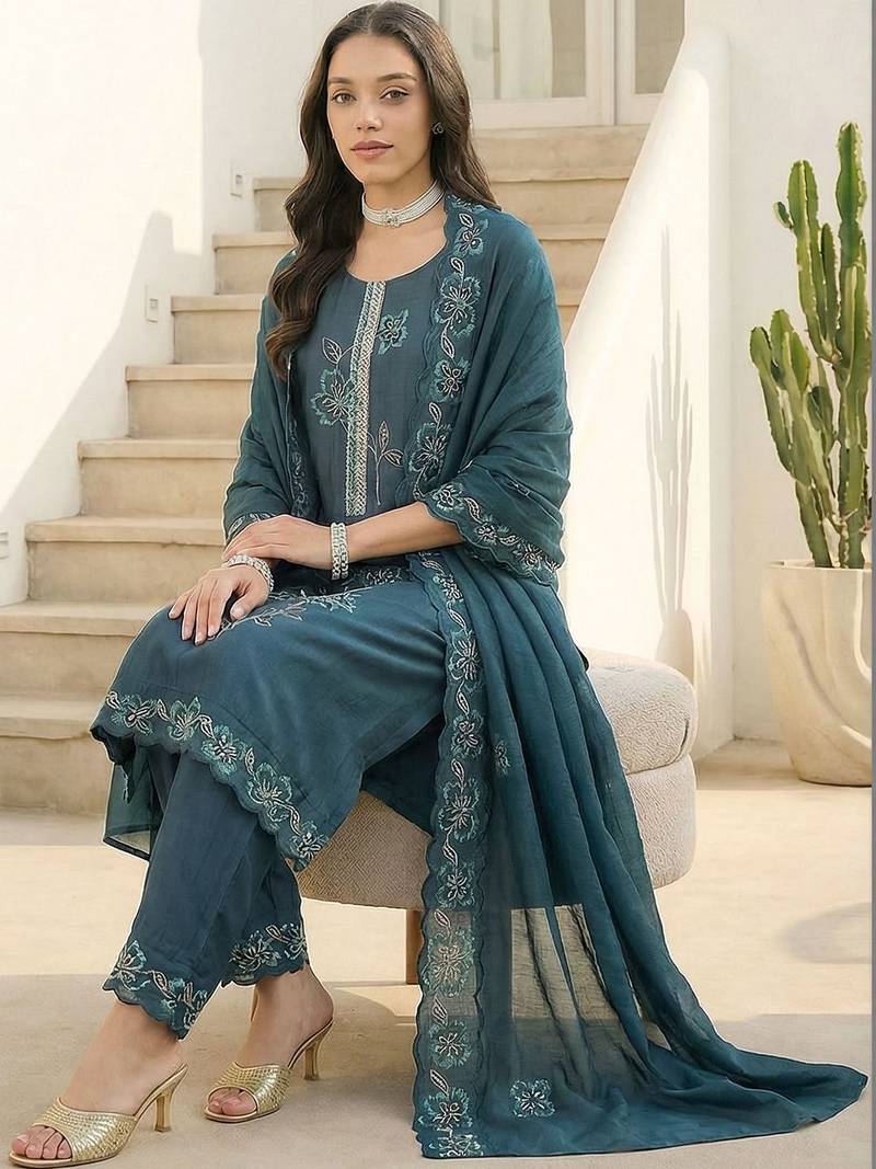 Women Floral Embroidered Regular Thread Work Kurta with Trousers & With Dupatta