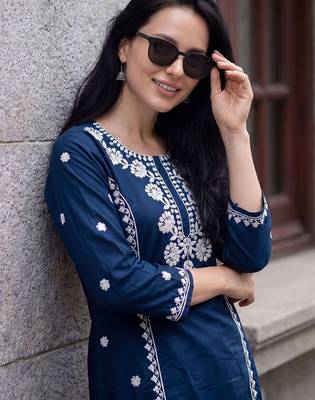 Women Ethnic Motifs Embroidered Regular Thread Work Kurta with Trousers 2