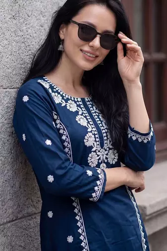 Women Ethnic Motifs Embroidered Regular Thread Work Kurta with Trousers