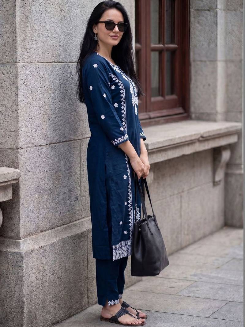Women Ethnic Motifs Embroidered Regular Thread Work Kurta with Trousers