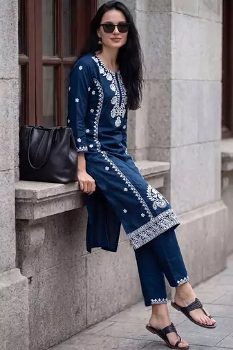 Women Ethnic Motifs Embroidered Regular Thread Work Kurta with Trousers