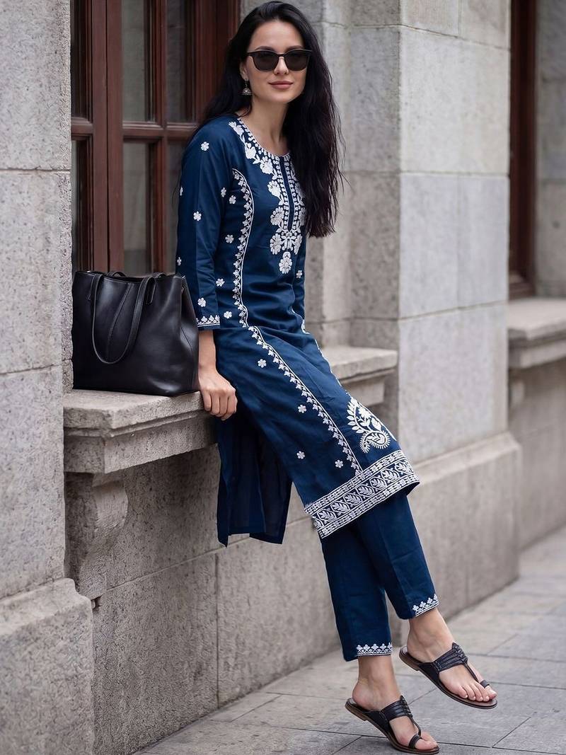 Women Ethnic Motifs Embroidered Regular Thread Work Kurta with Trousers