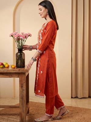 Women Ethnic Motifs Embroidered Regular Thread Work Kurta with Trousers 3