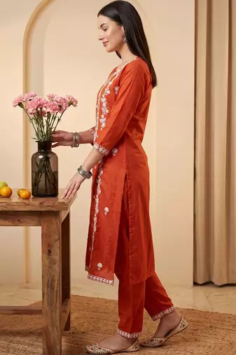 Women Ethnic Motifs Embroidered Regular Thread Work Kurta with Trousers