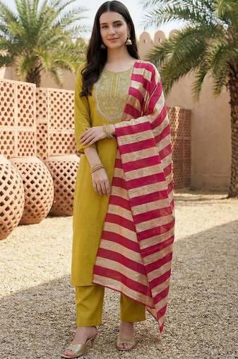Women Ethnic Motifs Embroidered Regular Thread Work Kurta with Trousers & With Dupatta