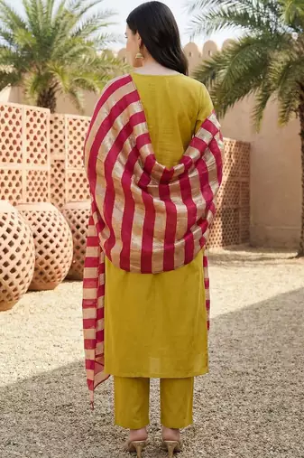 Women Ethnic Motifs Embroidered Regular Thread Work Kurta with Trousers & With Dupatta