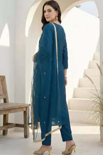 Women Ethnic Motifs Embroidered Regular Kurta with Trousers & With Dupatta