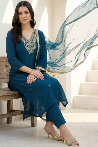 Women Ethnic Motifs Embroidered Regular Kurta with Trousers & With Dupatta