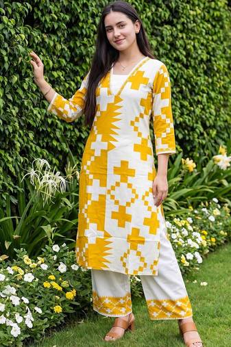 Women Printed Regular Kurta with Palazzos