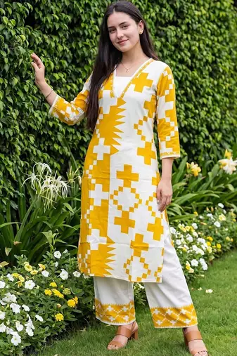 Women Printed Regular Kurta with Palazzos