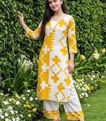 Women Printed Regular Kurta with Palazzos