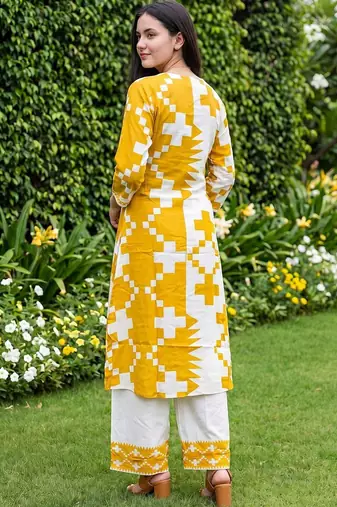 Women Printed Regular Kurta with Palazzos