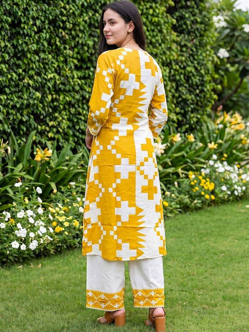 Women Printed Regular Kurta with Palazzos