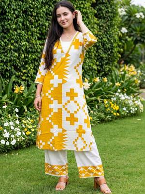 Women Printed Regular Kurta with Palazzos 6