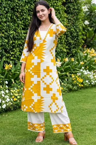 Women Printed Regular Kurta with Palazzos