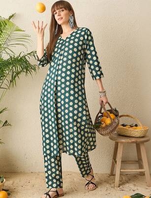 Women Printed Regular Pure Cotton Kurta with Trousers 1