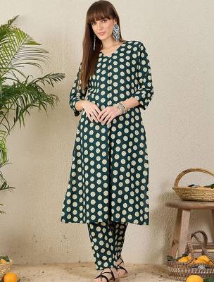 Women Printed Regular Pure Cotton Kurta with Trousers 6