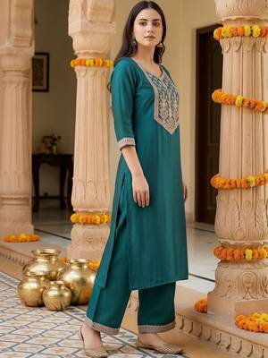 Women Ethnic Motifs Embroidered Regular Thread Work Liva Kurta with Palazzos 3