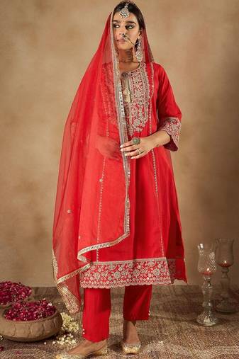 Women Ethnic Motifs Embroidered Regular Kurta with Trousers & With Dupatta