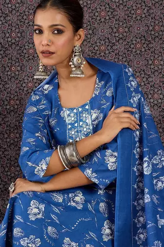 Women Floral Printed Regular Thread Work Kurta with Trousers & With Dupatta