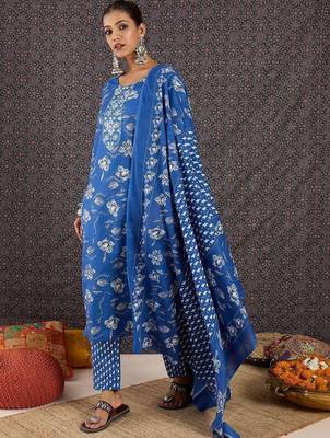Women Floral Printed Regular Thread Work Kurta with Trousers & With Dupatta 4