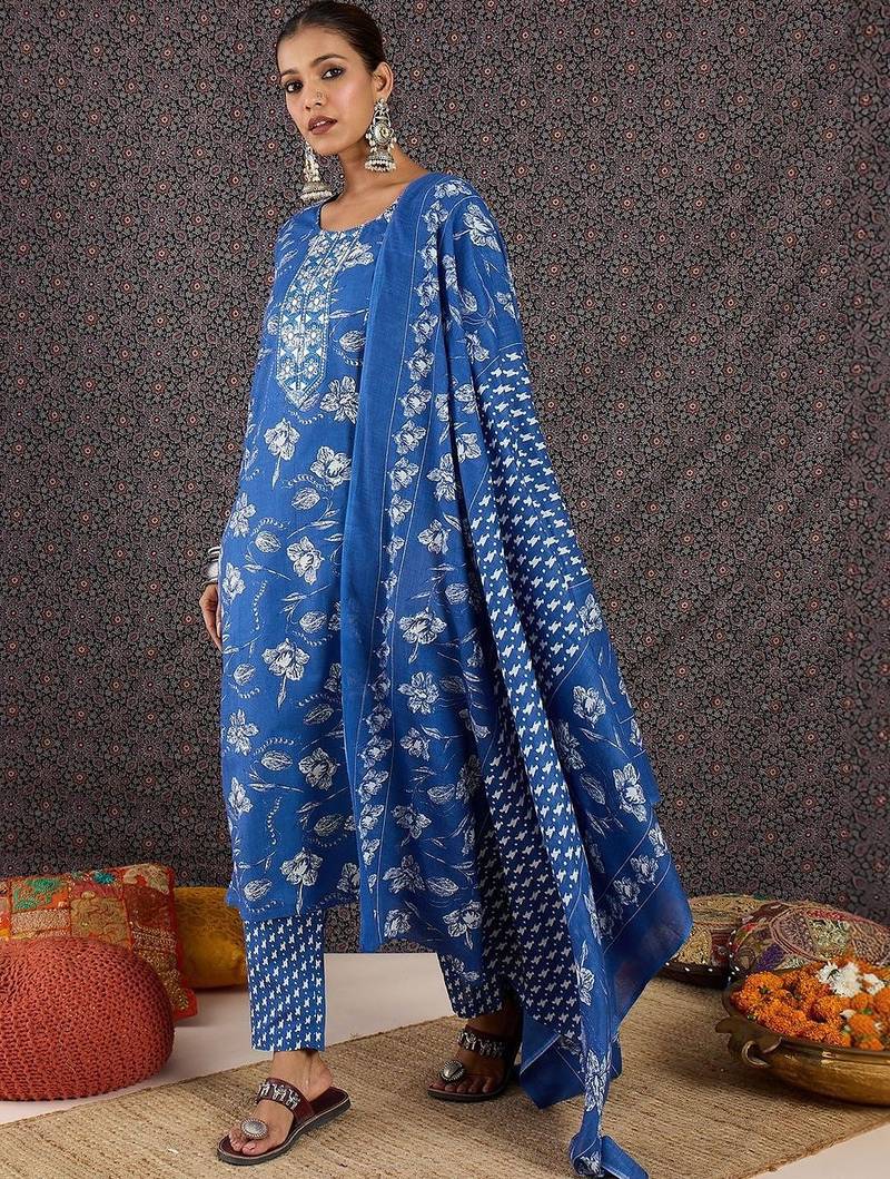 Women Floral Printed Regular Thread Work Kurta with Trousers & With Dupatta