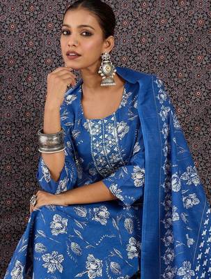 Women Floral Printed Regular Thread Work Kurta with Trousers & With Dupatta 5