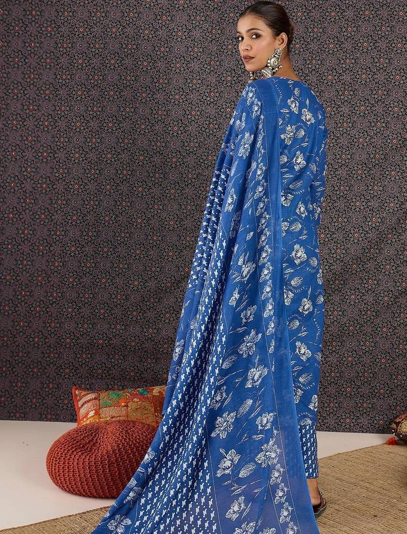 Women Floral Printed Regular Thread Work Kurta with Trousers & With Dupatta
