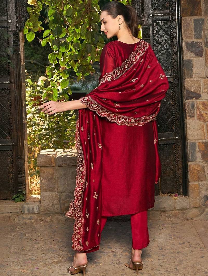 Women Ethnic Motifs Embroidered Regular Thread Work Kurta with Trousers & With Dupatta