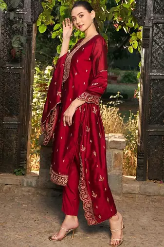 Women Ethnic Motifs Embroidered Regular Thread Work Kurta with Trousers & With Dupatta