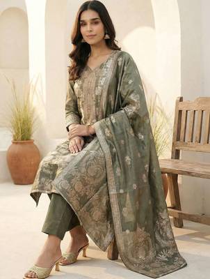 Women Ethnic Motifs Regular Kurta with Trousers & With Dupatta 4