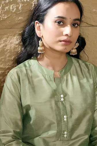 Women Floral Embroidered Regular Thread Work Kurta with Trousers