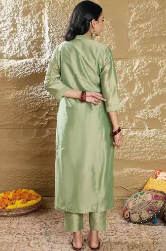 Women Floral Embroidered Regular Thread Work Kurta with Trousers