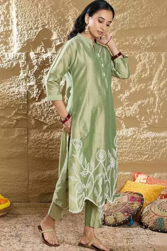 Women Floral Embroidered Regular Thread Work Kurta with Trousers