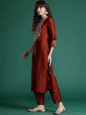 Women Ethnic Motifs Embroidered Regular Thread Work Liva Kurta with Trousers & With Dupatta 4