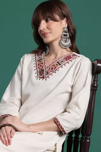 Women Ethnic Motifs Embroidered Regular Thread Work Kurta with Trousers