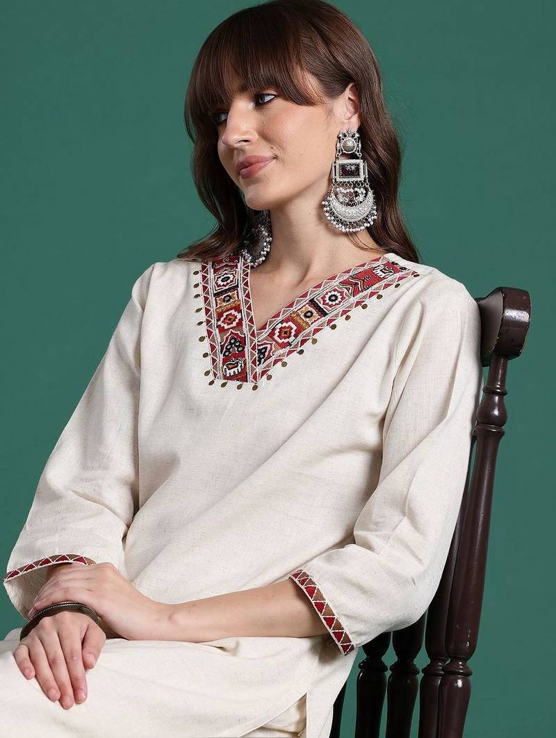 Women Ethnic Motifs Embroidered Regular Thread Work Kurta with Trousers