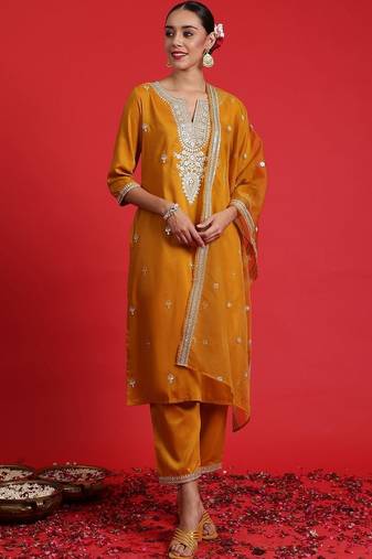 Women Ethnic Motifs Embroidered Regular Kurta with Trousers & With Dupatta