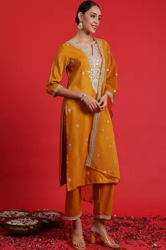 Women Ethnic Motifs Embroidered Regular Kurta with Trousers & With Dupatta