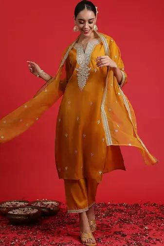 Women Ethnic Motifs Embroidered Regular Kurta with Trousers & With Dupatta