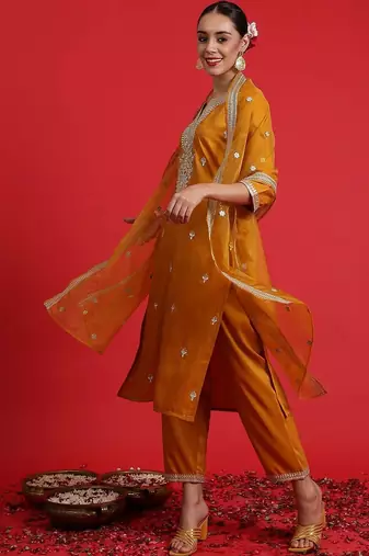 Women Ethnic Motifs Embroidered Regular Kurta with Trousers & With Dupatta