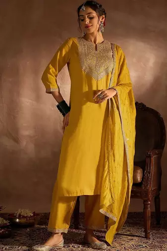 Women Embroidered Regular Thread Work Kurta with Trousers & With Dupatta
