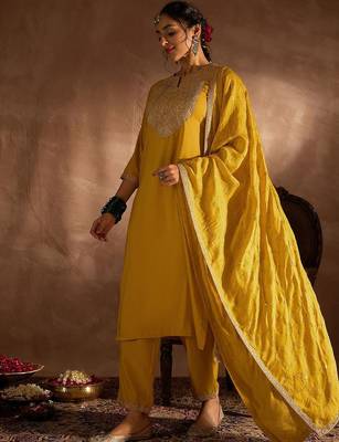 Women Embroidered Regular Thread Work Kurta with Trousers & With Dupatta 2