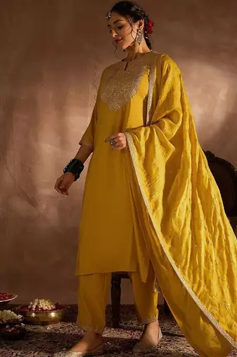 Women Embroidered Regular Thread Work Kurta with Trousers & With Dupatta