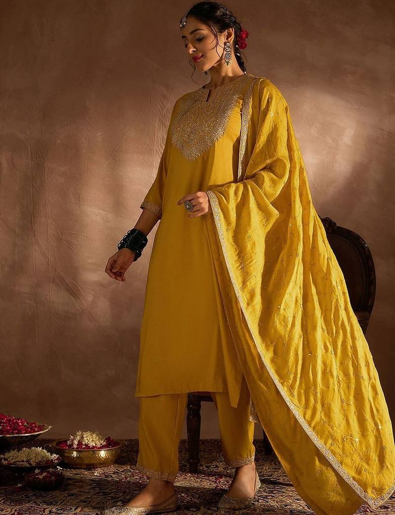 Women Embroidered Regular Thread Work Kurta with Trousers & With Dupatta